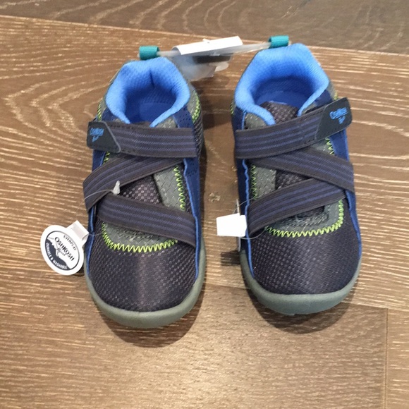 NWT! OSH KOSH BGOSH boys velcro shoes. Size 7. Durable and washable. - Picture 2 of 5